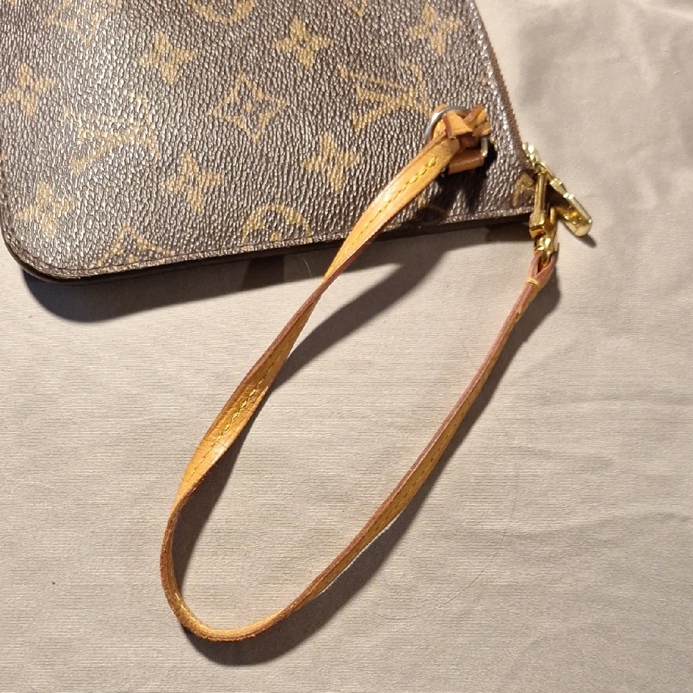 Louis Vuitton Brown and Gold Monogram Clutch - Picture 8 of 11